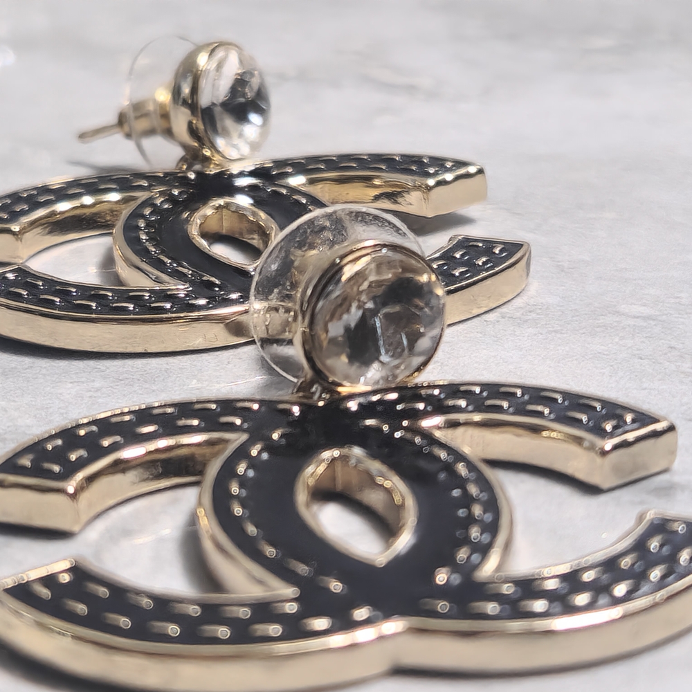 Chanel Black and Gold Drop Earrings✨️ - Picture 4 of 9